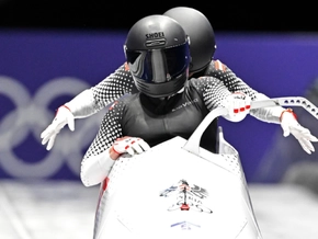 Beierl/Williams im Zweierbob zur Halbzeit Achte