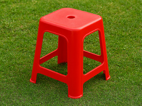 Warum hat der Hocker ein Loch?