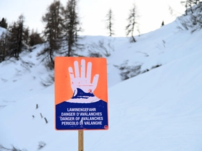 Tourengeher bei Lawinenabgang in Tirol teils verschüttet