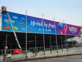 Die Wiener Stadthalle hat sich ins ESC-Outfit geworfen