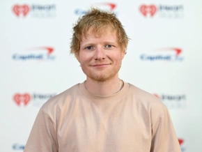 Ed Sheeran und Chris Hemsworth messen sich im Armdrücken