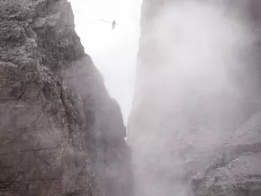 Südtiroler Bergfilm “High Above – Highlining on Tribulaun” international veröffentlicht