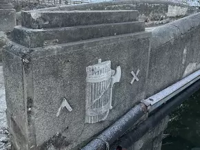 Neubau der Kehrerbrücke: Streit um historische Reliefs