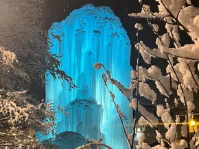 Eiszeit in den Dolomiten: Meterhoher Kristallturm verzaubert Massen