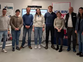 Junges Handwerk am Ruder