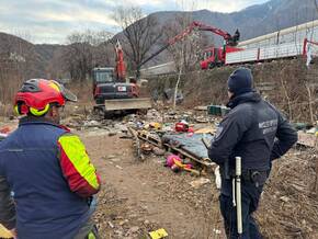 Bozner Stadtpolizei sichert mutmaßliches Diebesgut am Eisackufer