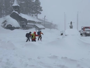 Neun Skifahrer nach Lawine in Kalifornien vermisst