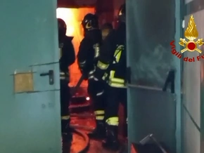 Neapel: Stadttheater bei Brand zerstört - VIDEO