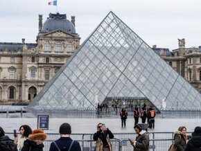 Razzia nach Millionenbetrug mit falschen Tickets im Louvre