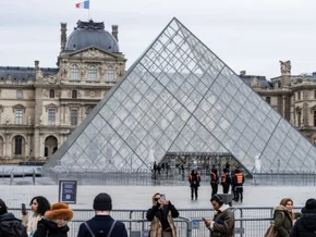 Razzia nach Millionenbetrug mit falschen Tickets im Louvre