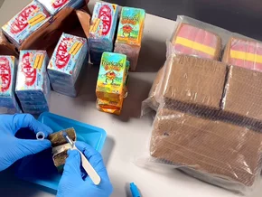 Mutmaßlicher Drogenkurier springt aus Lieferwagen