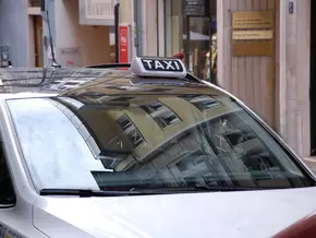 Gemeinde Bozen einigt sich mit Taxi- und Mietwagenfahrern