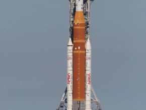 Rakete der Mondmission Artemis 2 bald in Werkshalle