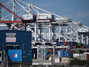 Trotz Trumps Zöllen: US-Handelsdefizit 2025 kaum gesunken