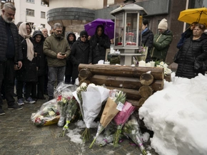 Dutzende bei Gedenken an Opfer des Brands in Crans-Monatana