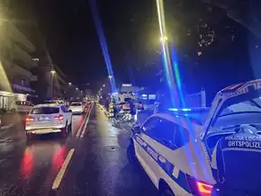 Seniorin wird in der Dunkelheit von Scooter erfasst