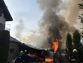 Brand in Leifers: Lager neben Wohnhaus verwüstet