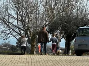 "Ein Wink von ihr genügt und der Kleine schließt das Buch"