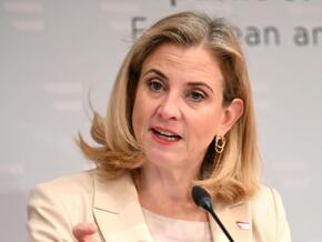 Meinl-Reisinger: Für Ukraine-Frieden “auch mit Putin reden”