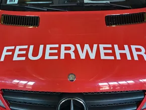 Feuer in Club in Deutschland – Hunderte flohen ins Freie