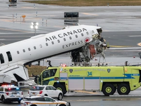 Flieger kollidiert auf Rollfeld mit Einsatzauto: Piloten tot
