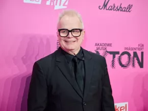 Herbert Grönemeyer wird 70 und schlüpft ins Hasenkostüm