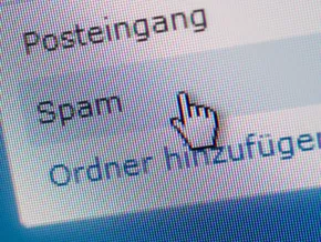Spam-Mails preisen Spritspar-Stecker fürs Auto an