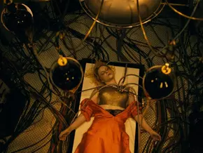 Jessie Buckley stiehlt in "The Bride!" allen die Show