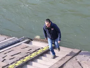 Pegelmessstelle und Infopoint an den Ufern des Eisacks