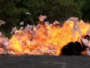 Hier gehen über zwei Tonnen Drogen in Flammen auf