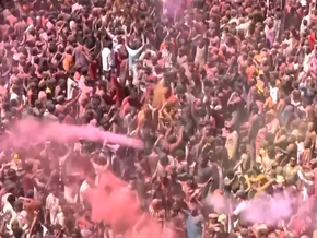 Holi zu Ende: Farbenfrohe Frühlingsfeiern