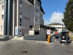 Mann mit Waffe in Tiroler Spital - Von Polizei überwältigt