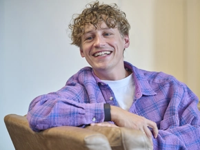 Tim Bendzko kann beim Autofahren keine Musik hören