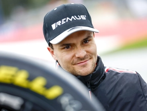 Auer fährt am Nürburgring mit Verstappen