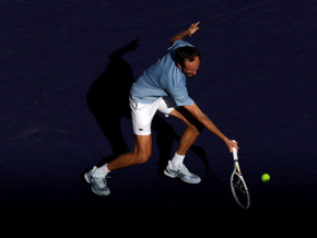 Medwedew fügt Alcaraz heuer erste Niederlage zu