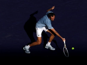 Medwedew fügt Alcaraz heuer erste Niederlage zu