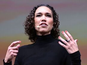 FDP-Politikerin rasiert sich nach Wahlschlappe eine Glatze