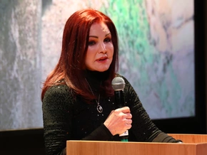 Priscilla Presley eröffnet Elvis-Schau im 48er-Tandler