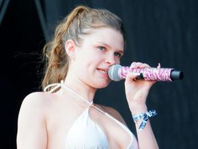 Ikkimel besingt in neuem Song “Kink” sexuelle Vorlieben