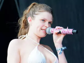 Ikkimel besingt in neuem Song "Kink" sexuelle Vorlieben