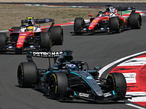 Russell gewinnt spannenden Sprint in China vor Ferrari-Duo