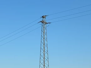 19-Jähriger stirbt auf hohem Strommast