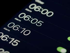 Wecker: Die negativen Folgen der Schlummertaste - VIDEO