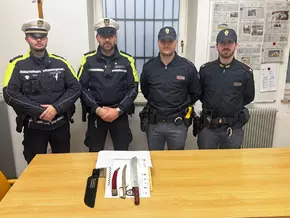 Dolch und Macheten: Kontrollen in leerstehenden Gebäuden in Meran