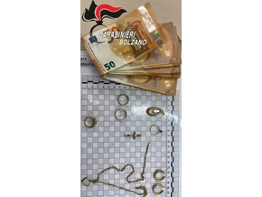 Seniorin verliert Geld und Schmuck an falschen Carabiniere