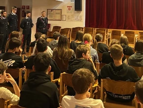 Carabinieri sensibilisieren Mittelschüler in Mölten