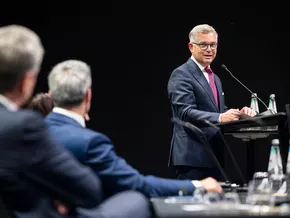 EU-Kommissar Brunner in Bozen: "Wir brauchen die Migrationsreform" ­