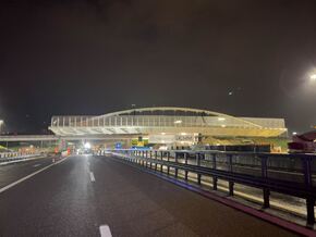 Bauwerk von 650 Tonnen sitzt in weniger als vier Stunden