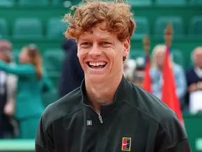 Wieder die Nummer 1: Jannik hat keinen “Sandrückstand” mehr