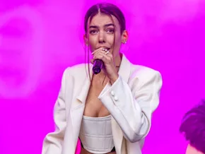 Frida-Gold-Frontfrau erleidet Hirnblutungen